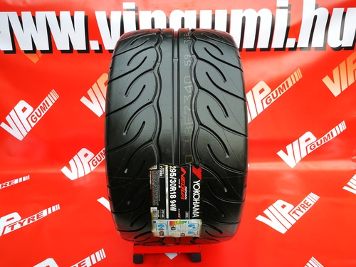 295/30R18 Yokohama Advan Neova AD08 94WXL DOT2014