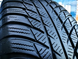 205/60R16 Bridgestone Blizzak LM001 RFT* DOT3116