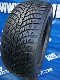 235/55R17 Kumho WP71 Wintercraft FR