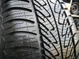 255/60R18 Goodyear UltraGrip 8 Performance FR AO Újszerű!
