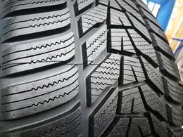 245/45R17 Hankook Winter Icept Evo3 W330 99VXL FR