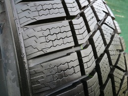 225/55R18 Kumho Wintercraft WS71 SUV 102H Demo DOT2320