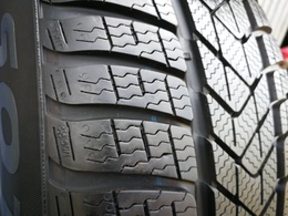 235/55R18 Pirelli Winter SottoZero 3 XL AO DOT2319