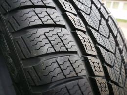 275/40R19 Pirelli Winter Sottozero 3 RFT 105V XL