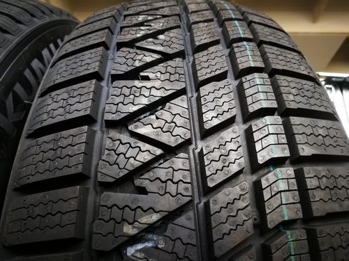 235/60R18 Kumho Wintercraft WS71 SUV 107HXL Új! DOT2721