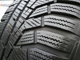 235/60R18 Hankook Winter iCept evo 2 W320A SUV XL DOT:4117 J