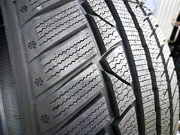 225/55R17 Leao Winter Defender UHP 101V