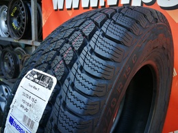 225/70R15C Uniroyal Snow Max 3 DOT3224 1db-os!