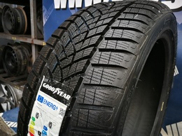 235/45R19 Goodyear UltraGrip Performance+ FR XL Új! DOT4321