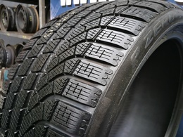 265/35R19 Pirelli PZero Winter FR XL ALP Új! DOT2421 1db-os!