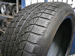 285/40R20 Pirelli PZero Winter FR XL Elect NF0 DOT4820 1db-os!