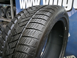 255/45R20 Pirelli Scorpion Winter FR * DOT3224