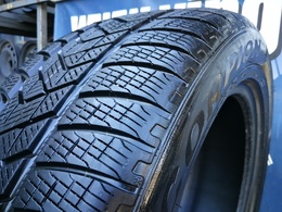 235/55R19 Pirelli Scorpion Winter  AO FR DOT4324