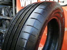 215/60R17 Goodyear EfficientGrip Performance DOT2421