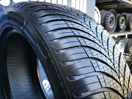 235/50R19 Goodyear Vecor 4Seasons GEN-3 FR DOT4125 1db-os!