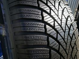 215/60R17 Bridgestone Blizzak LM005